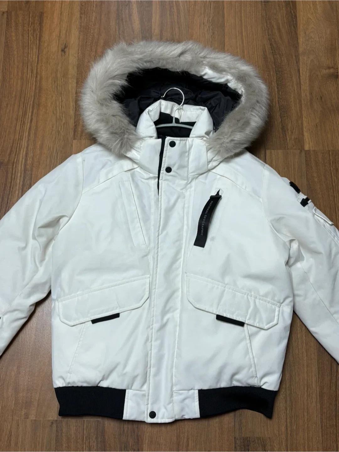 내셔널지오그래픽 화이트 패딩 M