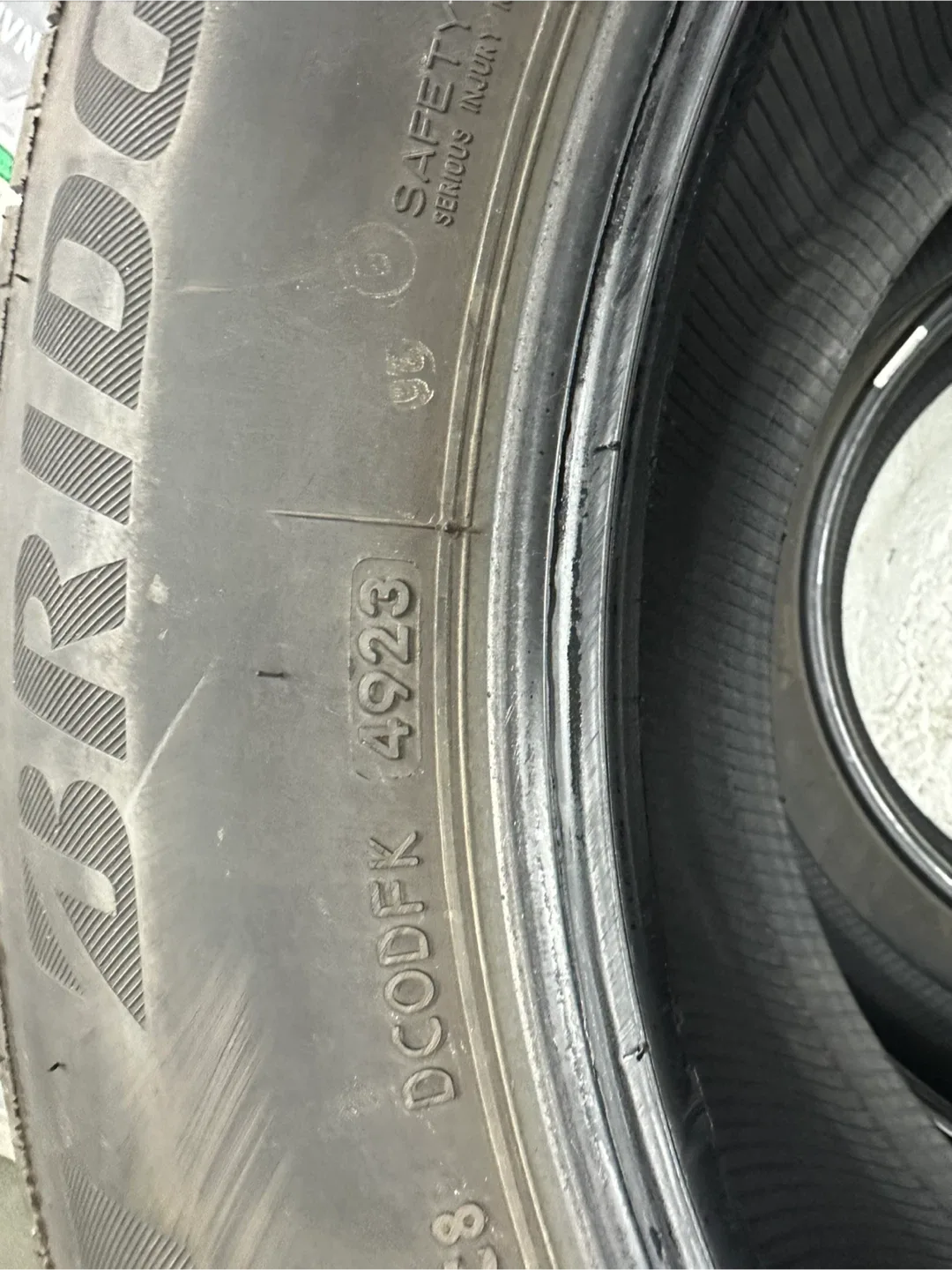 중고 브리지스톤 3본 듀얼러 235/60R18 타이어