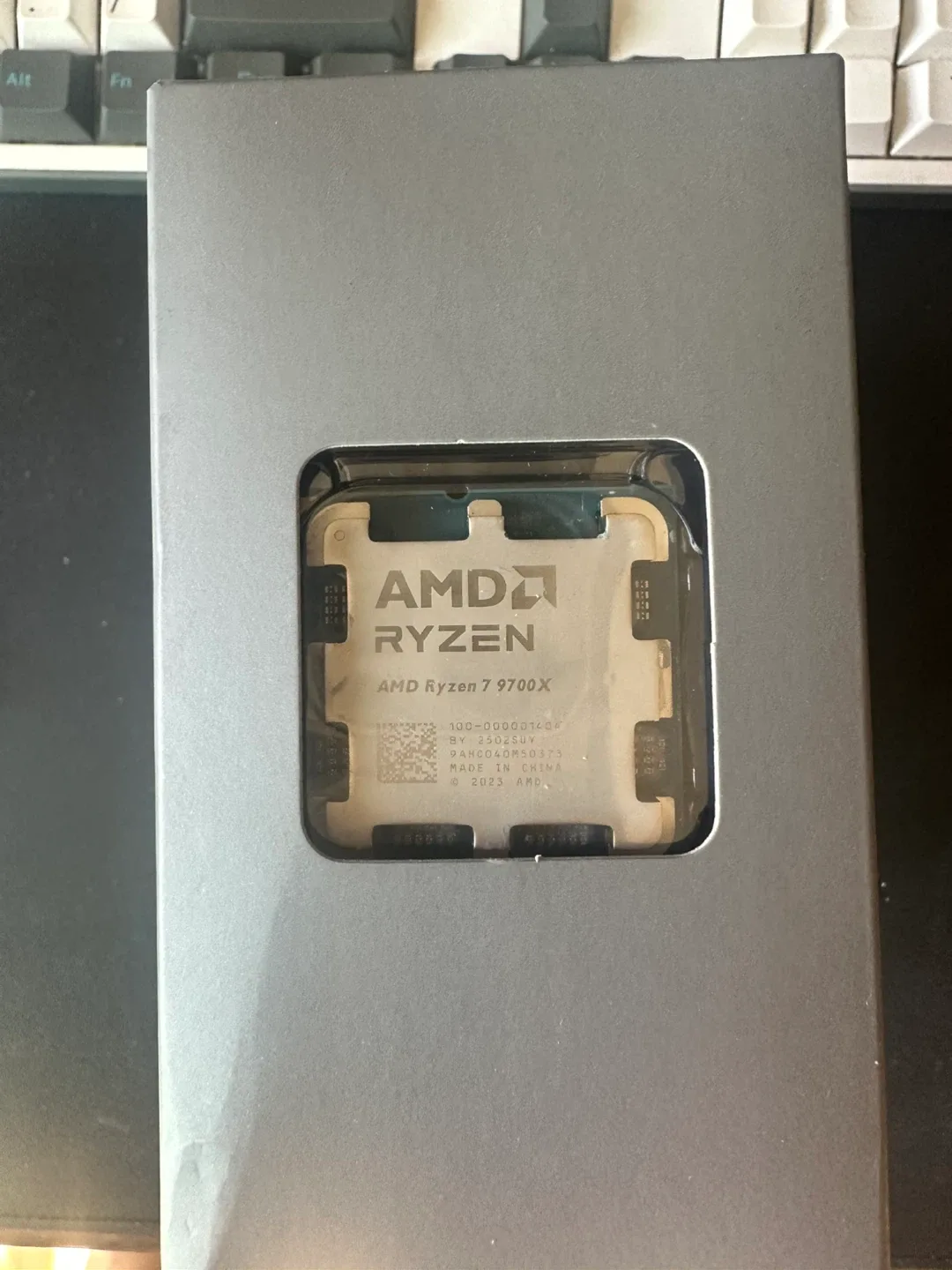 AMD Ryzen 7 9700X 국내정발 중고