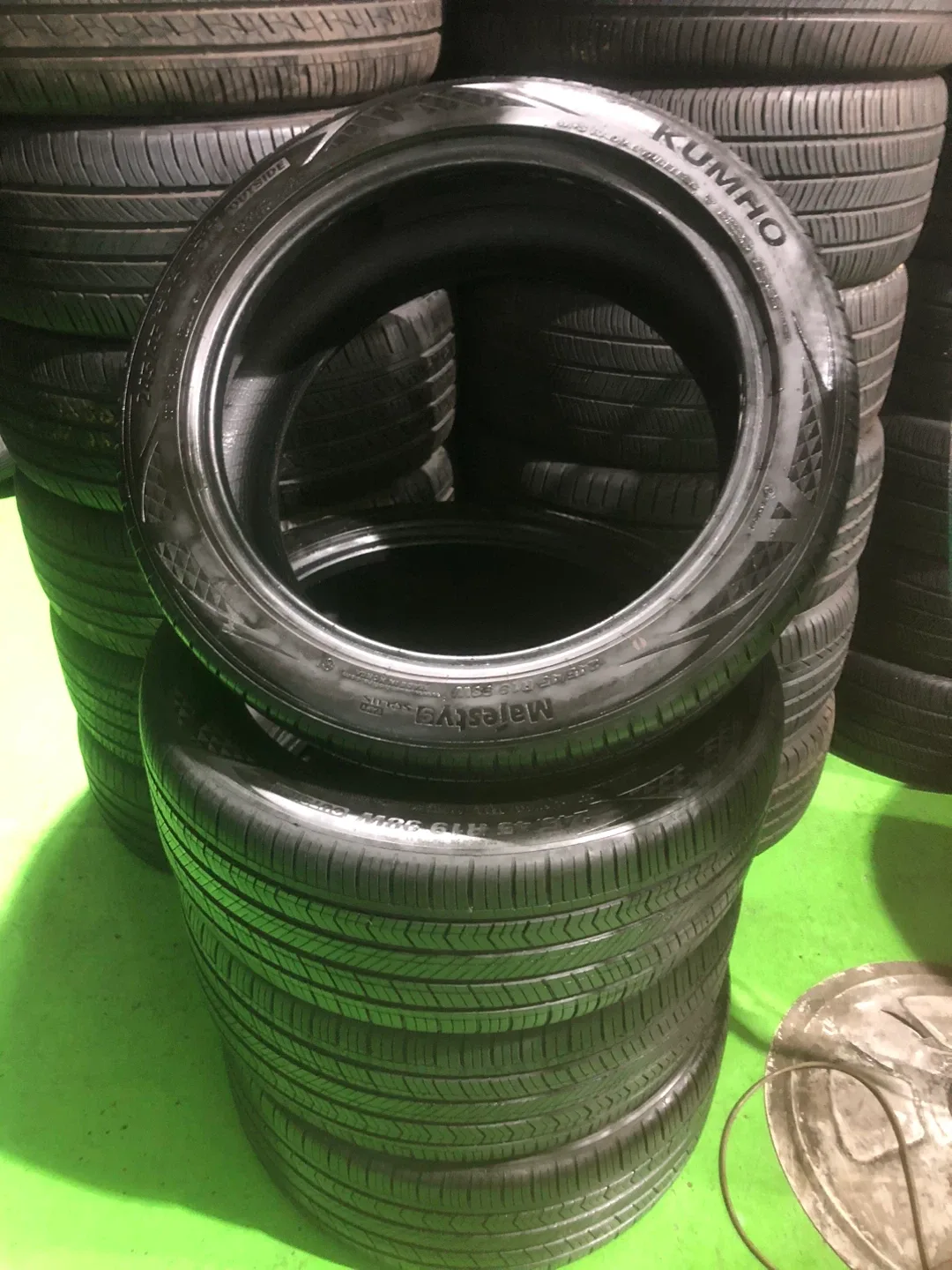 금호 Majesty Solus 245/45R19 중고타이어 팝니다
