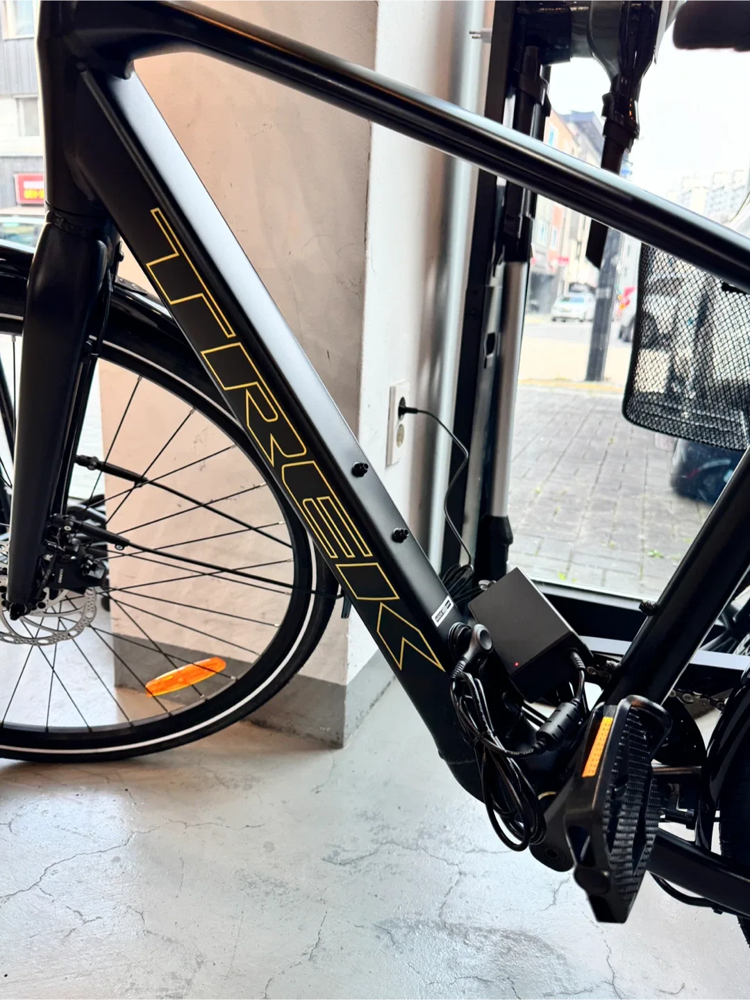 TREK 트렉 FX+ 2 전기 자전거 블랙 새제품
