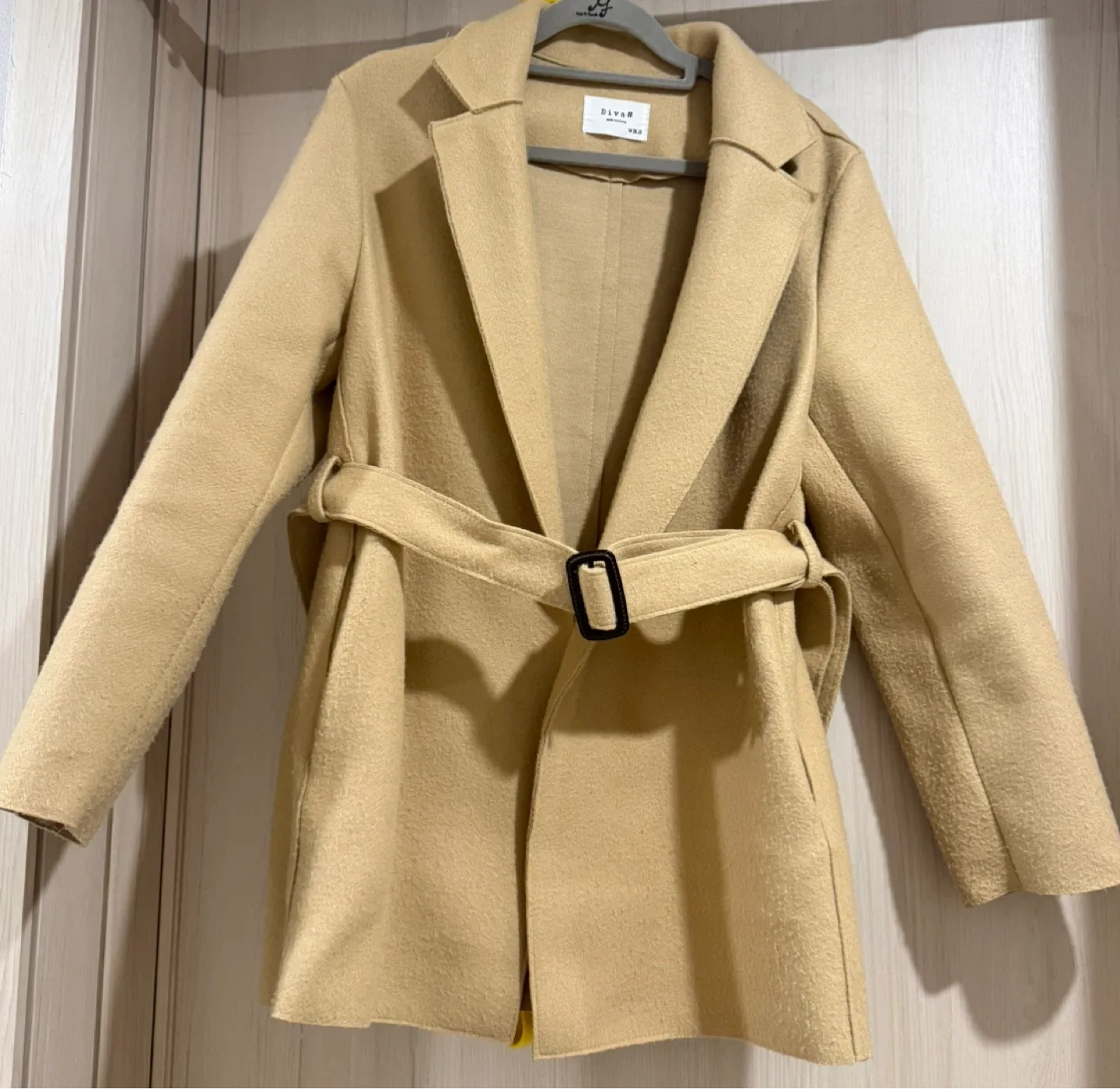 여성 베이지 코트 자켓
