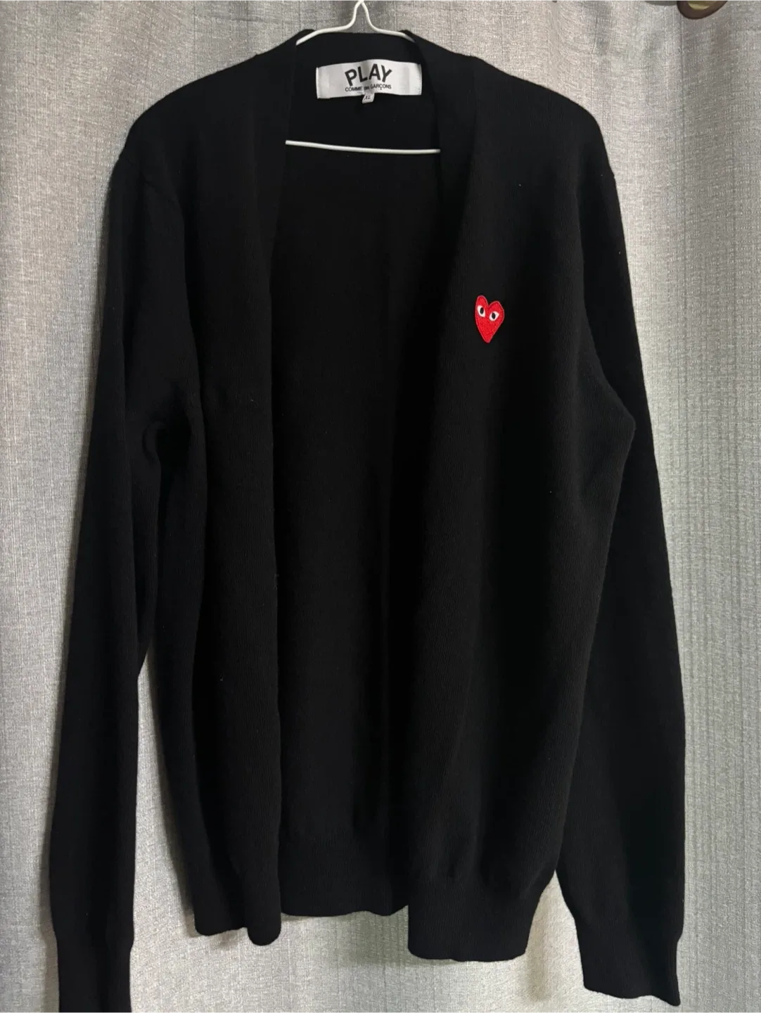 [중고 명품] 꼼데가르송 PLAY 레드 와펜 가디건 1회 착용