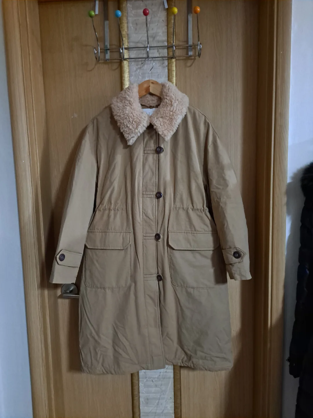 Le Nina 퍼 칼라 코트 베이지