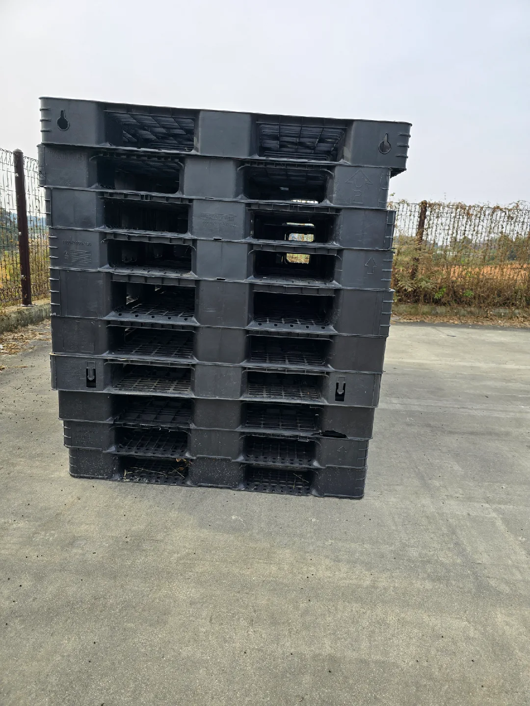 중고 검정 플라스틱 팔레트