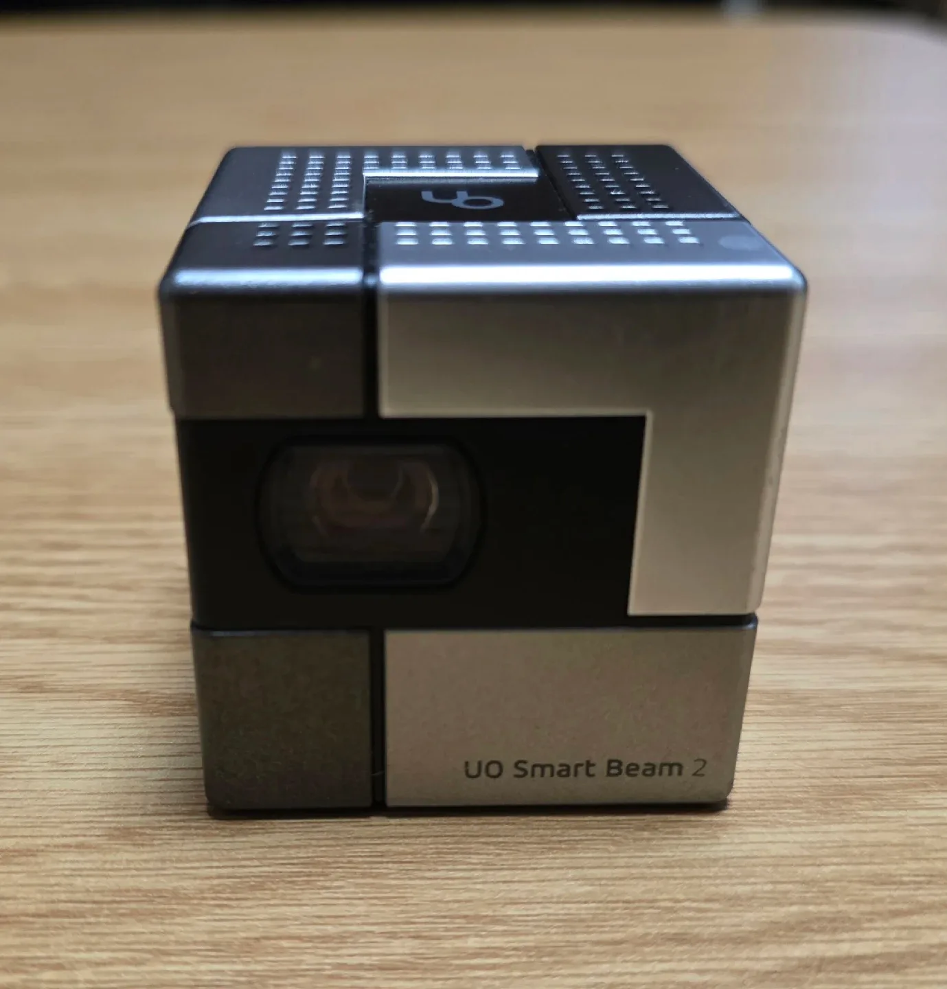 [급처분] 큐브 UO Smart Beam 2 빔프로젝터 판매합니다!! 비록 중고이지만 외관상태 좋습니다 ^^