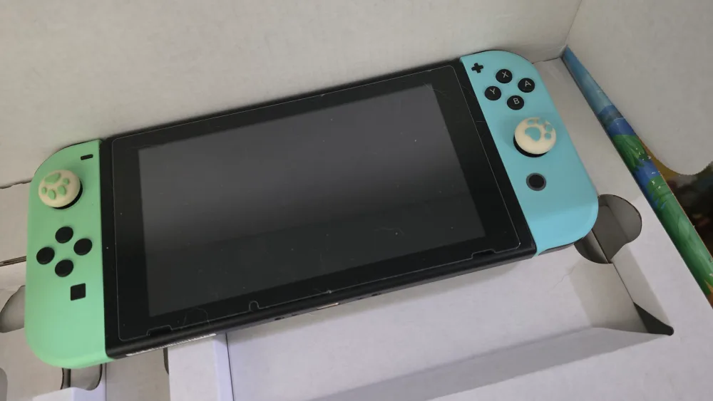 닌텐도 스위치 동물의숲 에디션 + 칩 4개 판매합니다!