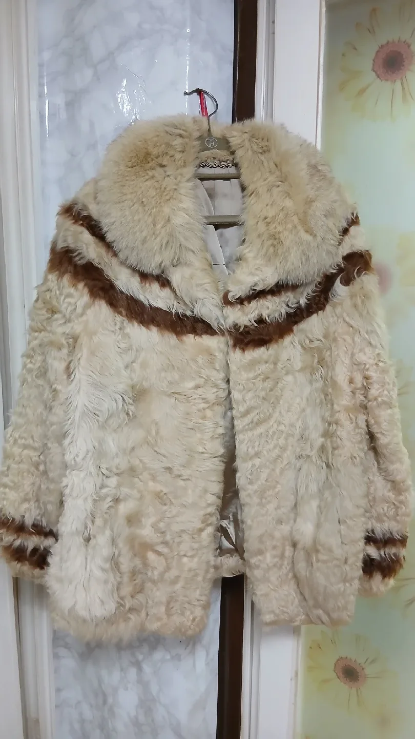 아이보리 양털 코트