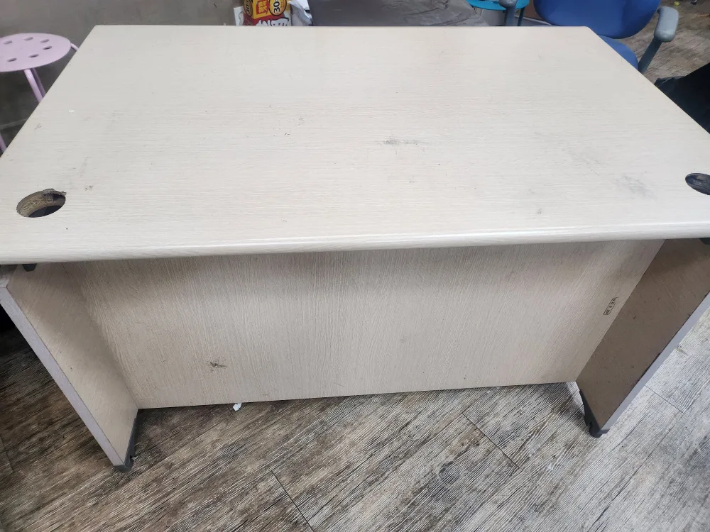 아이보리색 중고 책상