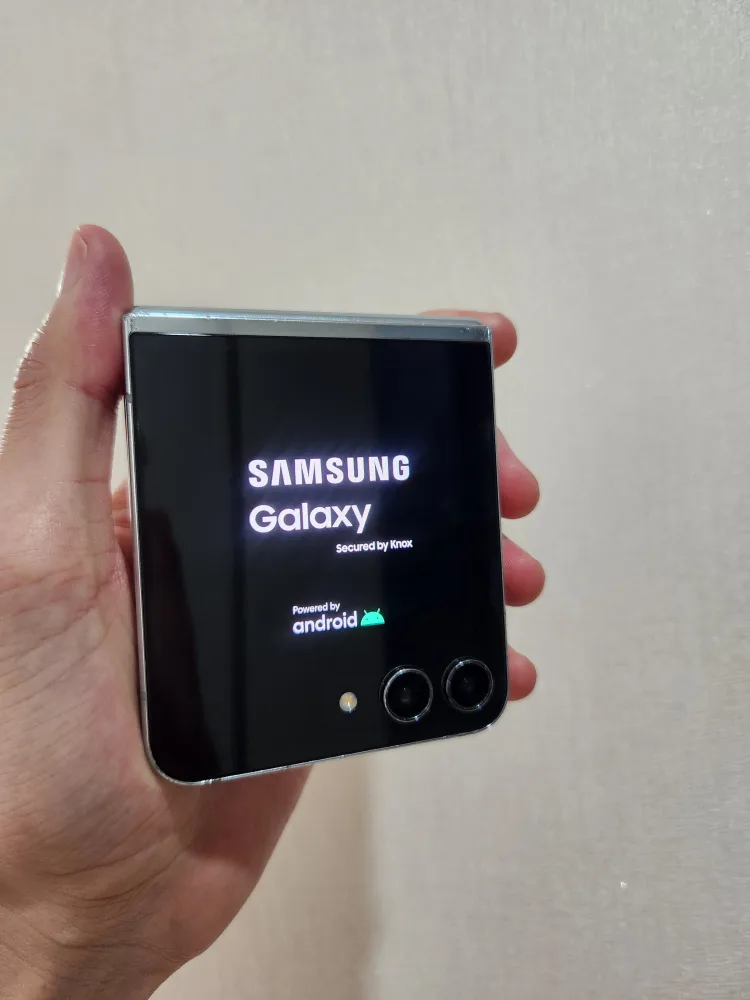 z플립5 256GB 중고폰 팝니당!!