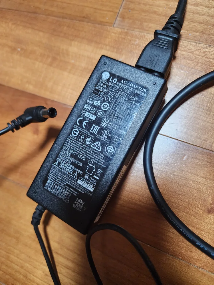 🔷️ LG AC 어댑터 + 파워선  (TV 및 모니터에 사용가능??)