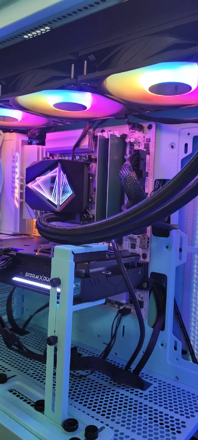 중고컴퓨터  i5-13600K RTX 4060 Ti 민트색