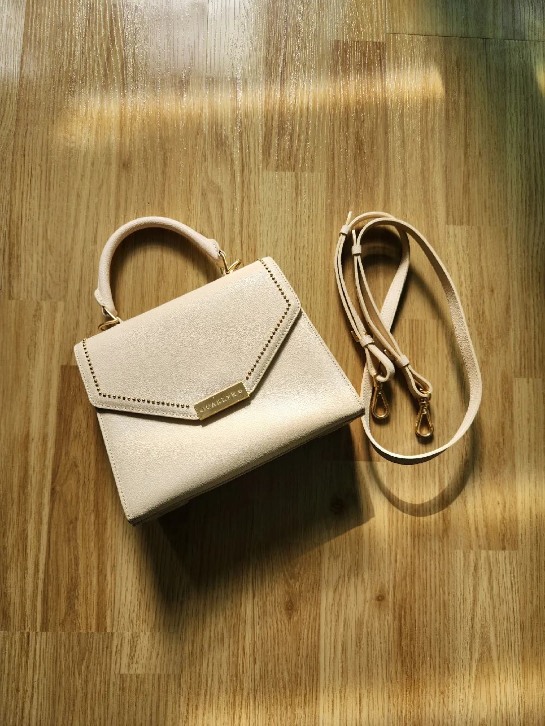 칼린 릴리백 아이보리 토트백 겸 크로스백(상태좋음)