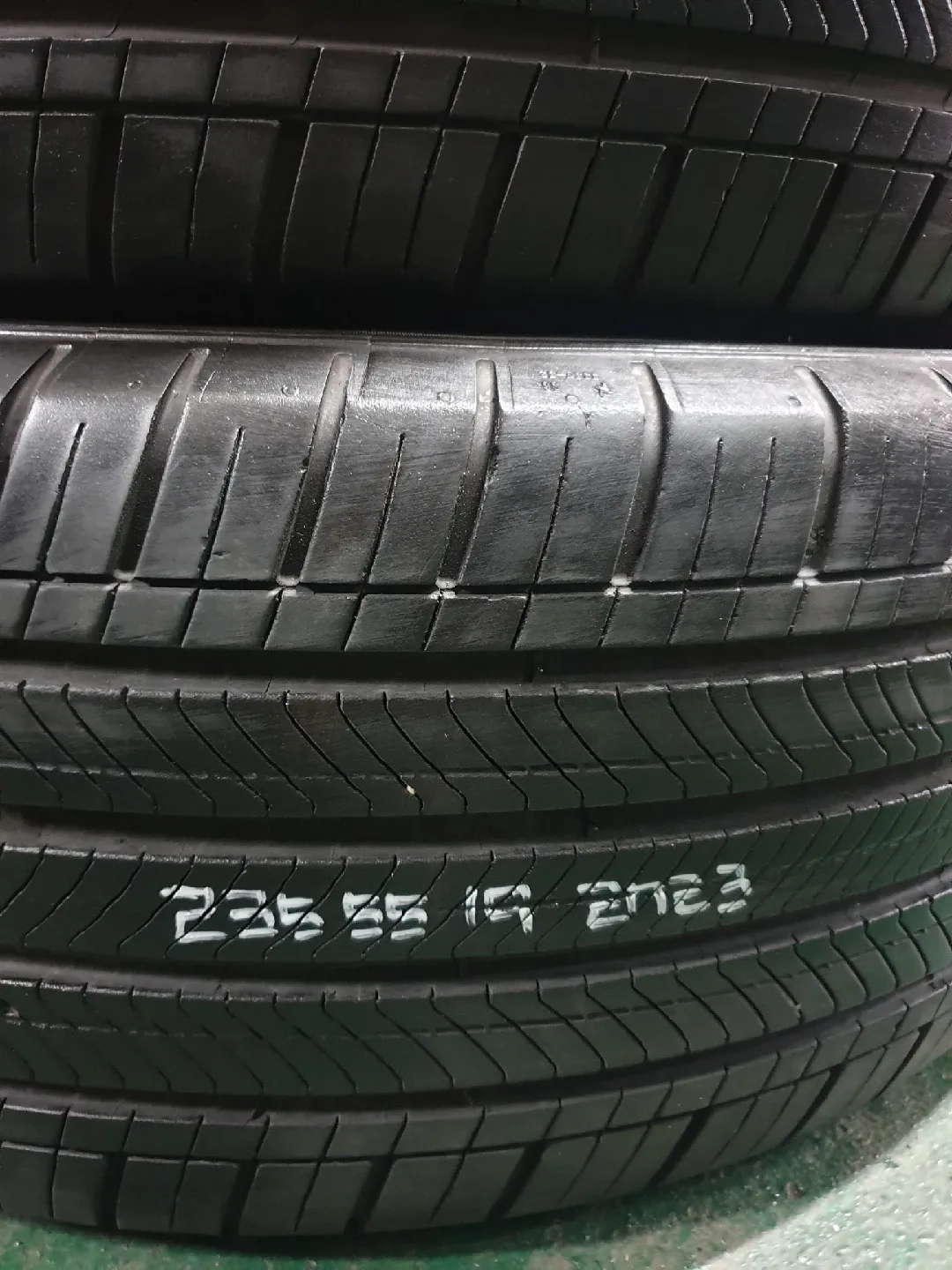 235 55 19 미쉐린 중고타이어 판매합니다