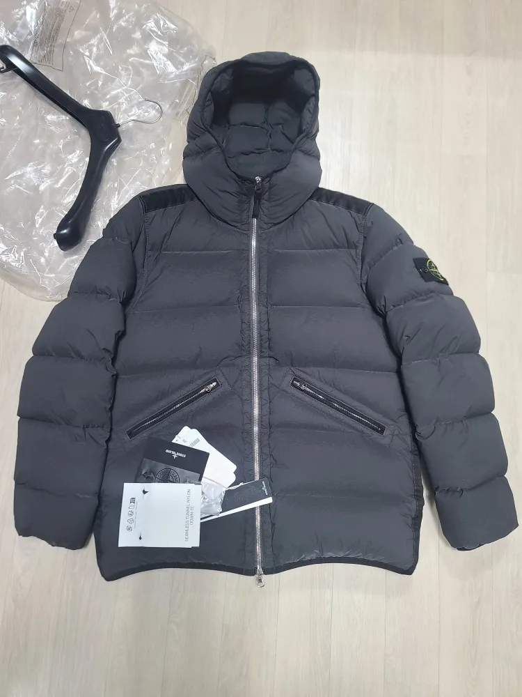 스톤아일랜드 심리스 터널 나일론 다운 자켓 리드24FW 패딩 숏패딩롱패딩