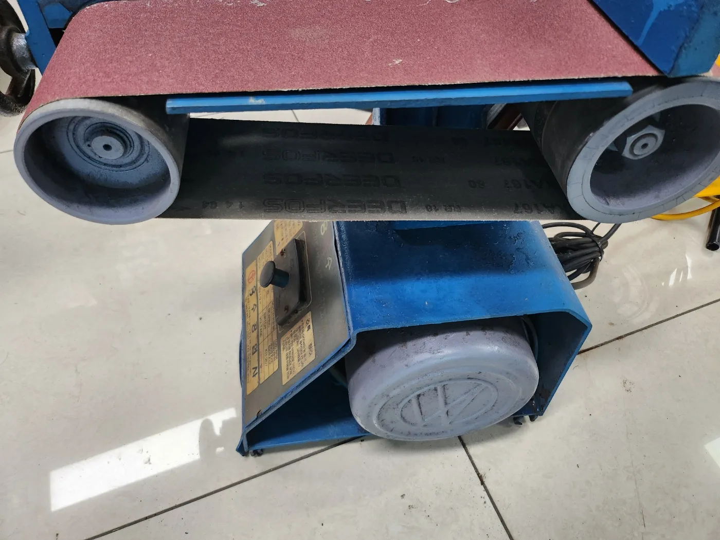 용수 벨트샌더 YSB-180 조용하고 작동잘됨 상태좋음 중고입니다