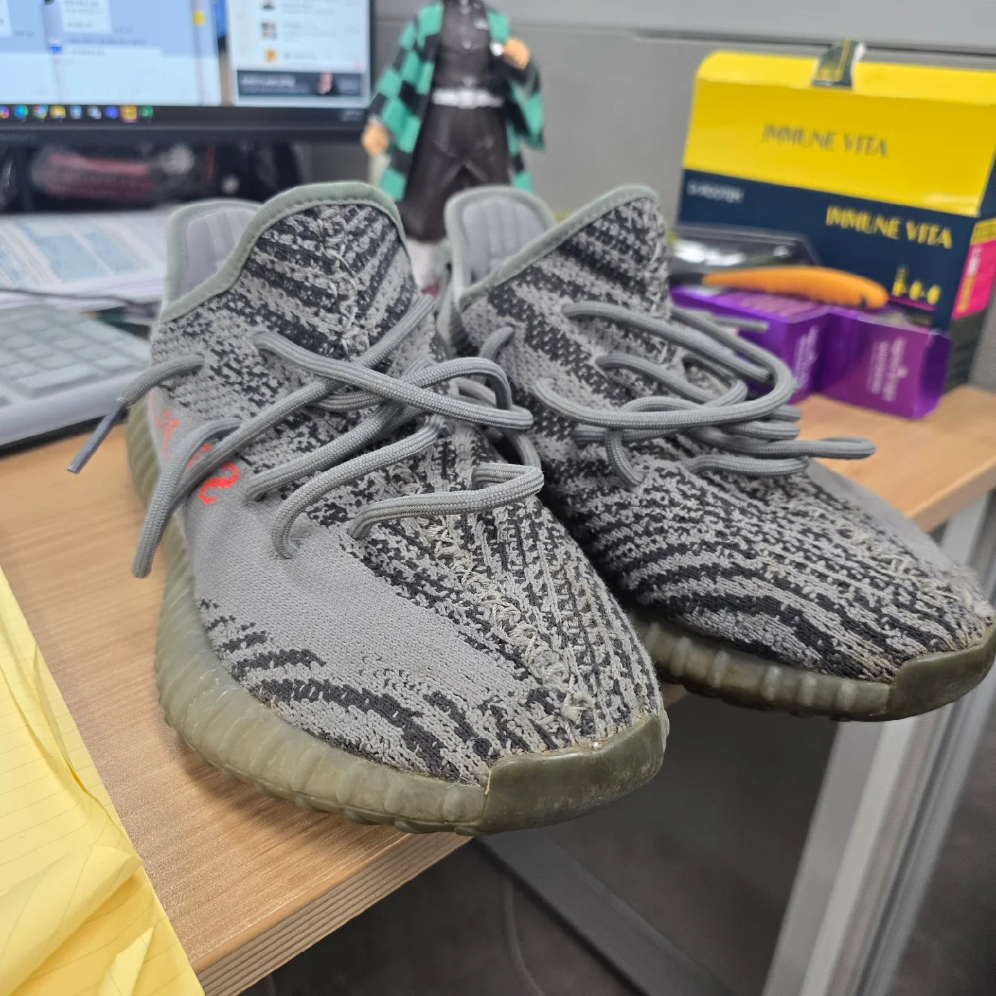 아디다스 이지부스트 350 V2 벨루가 2.0