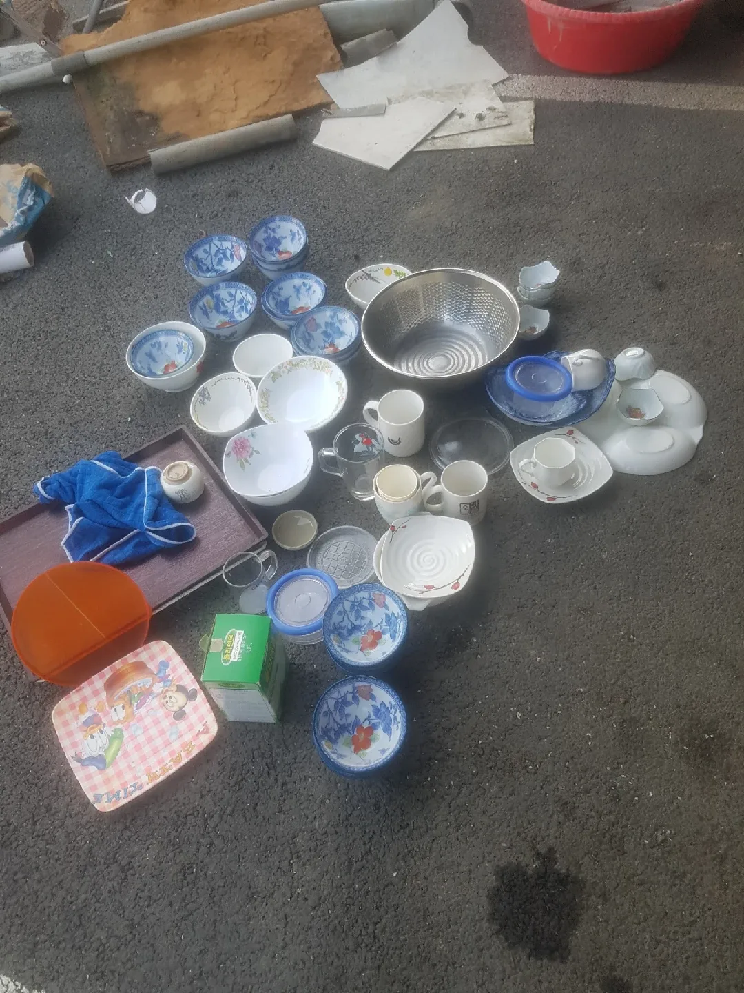 중고 그릇, 컵, 접시 모음
