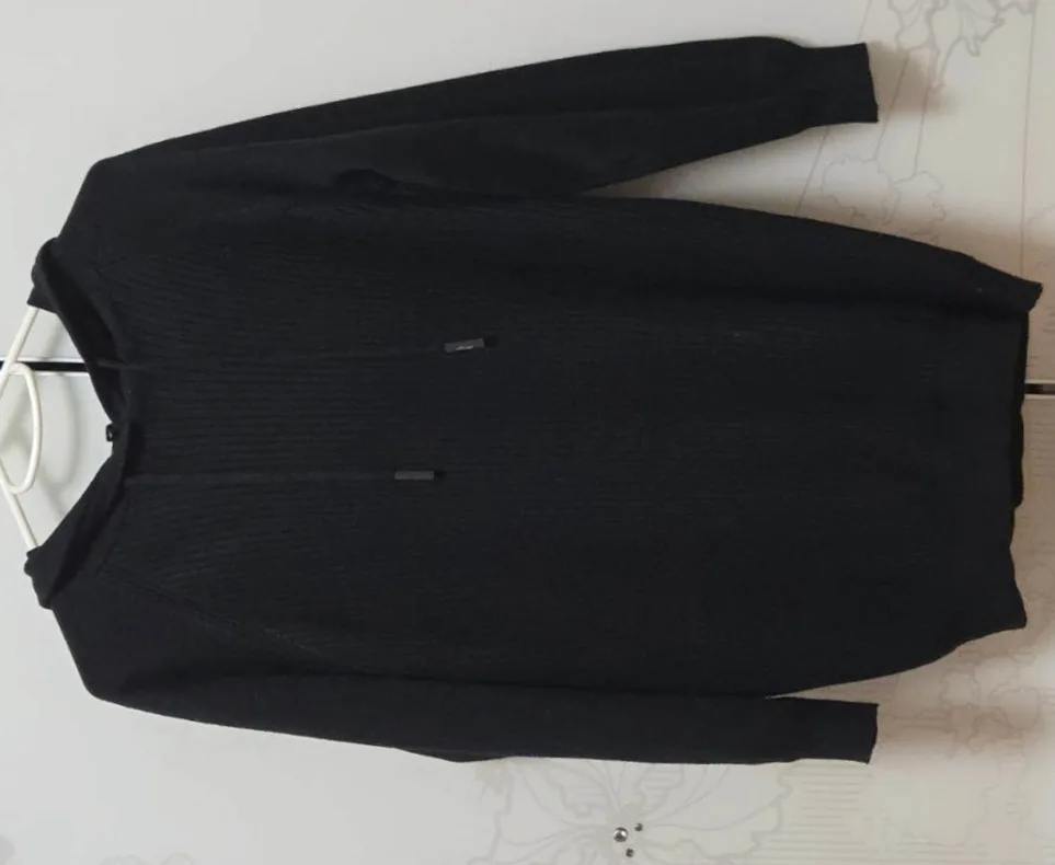 여자옷  프리사이즈입니다 새거 같은 중고입니다 한달전 39000원에 구매한건데 저렴하게 내놓습니다