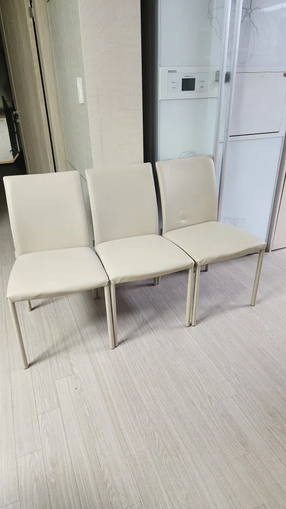 아이보리색 중고 의자