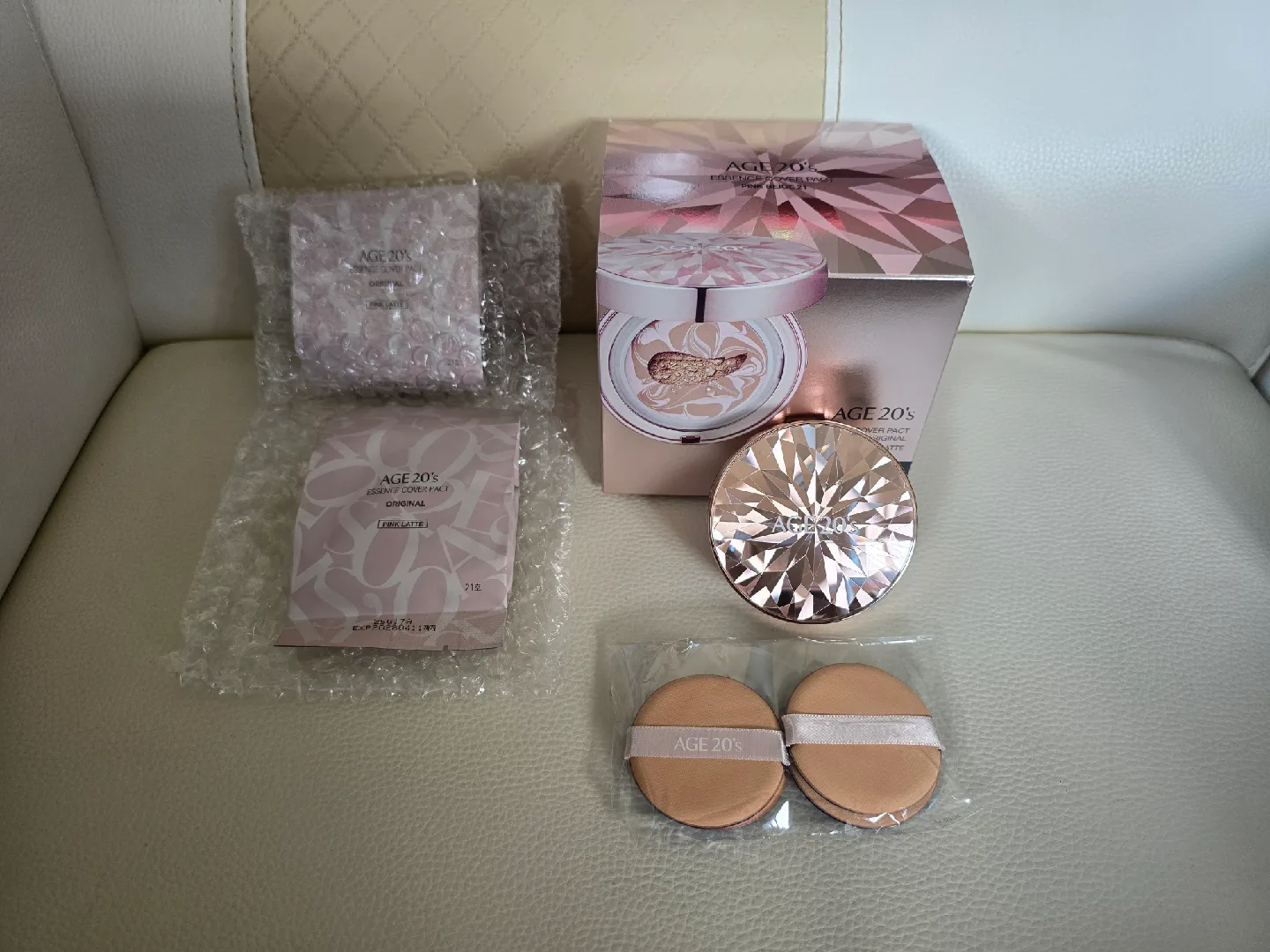 AGE20S 핑크다이아팩트 21호 (퍼프 4매 추가증정) / 새상품