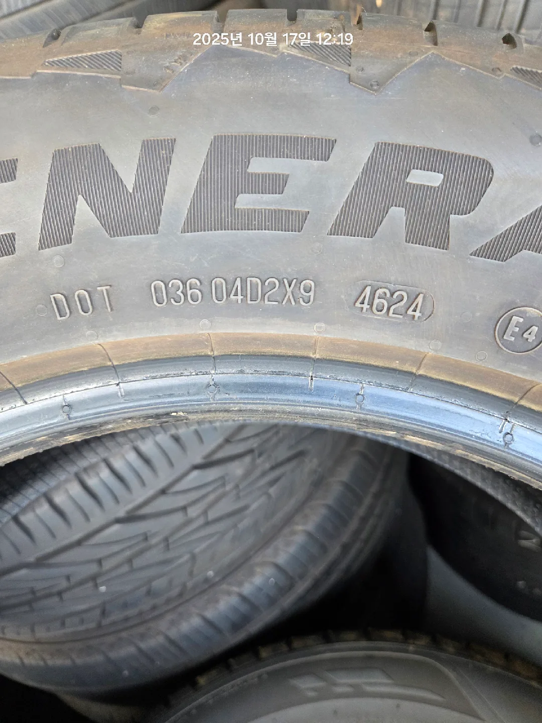 2356018 신품급 중고타이어 팝니다