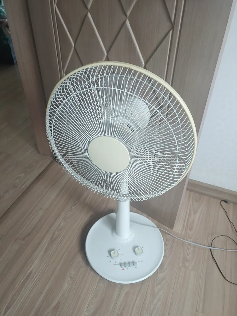 흰색 스탠드 선풍기