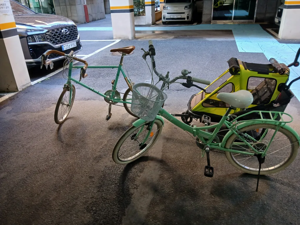 커플색 자전거 판매합니다.