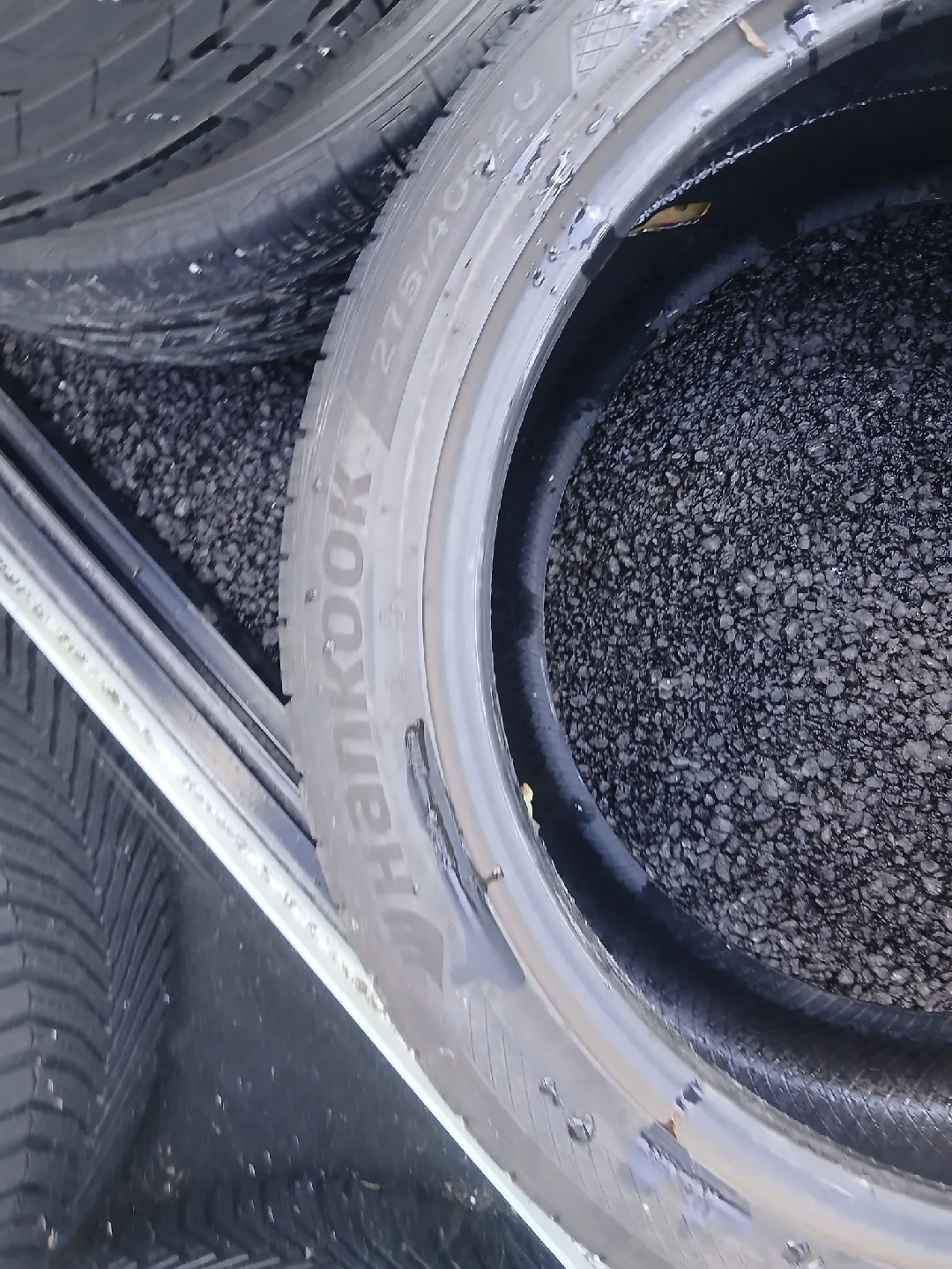 한국 중고타이어 275/40R20