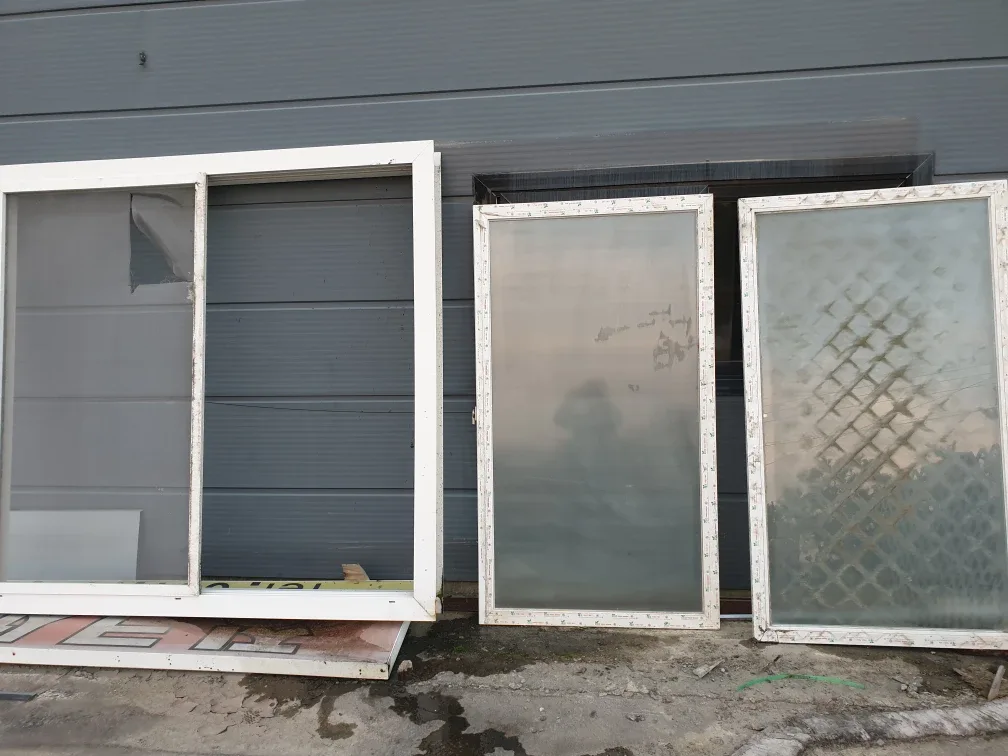 중고 흰색 창문 프레임