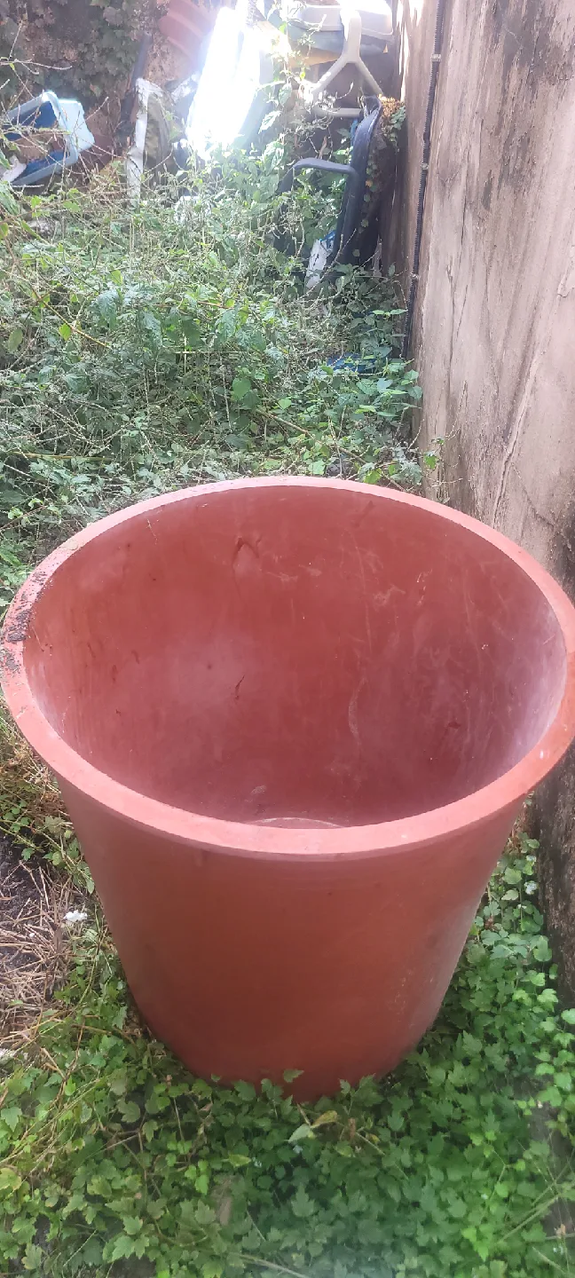 갈색 플라스틱 대형통