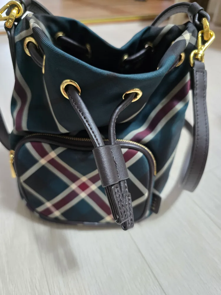 닥스 체크 복조리 가방 판매해요.