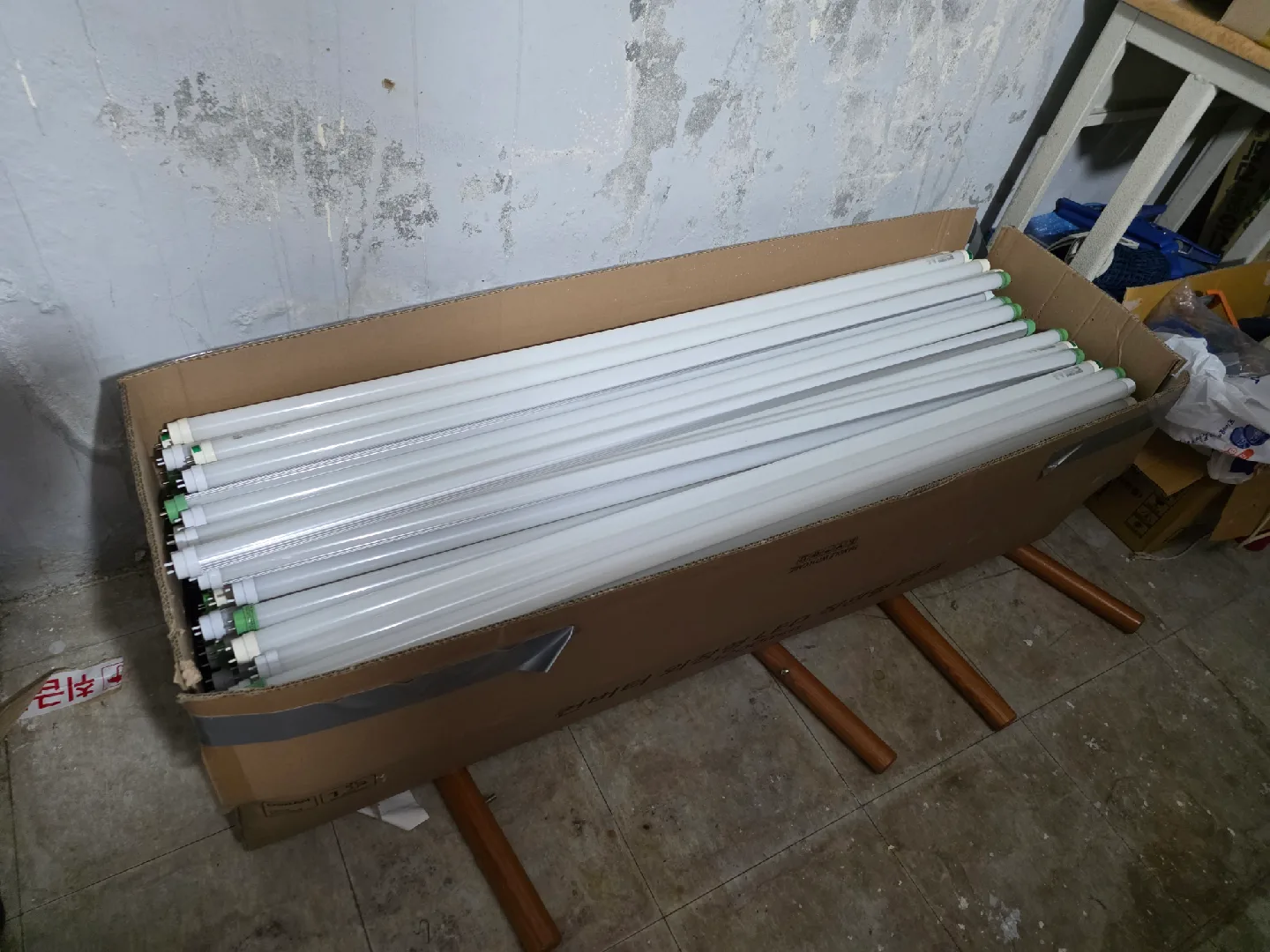 금호 LED 중고  형광등 FIDC/T8/19GKS7  개당  약 200개