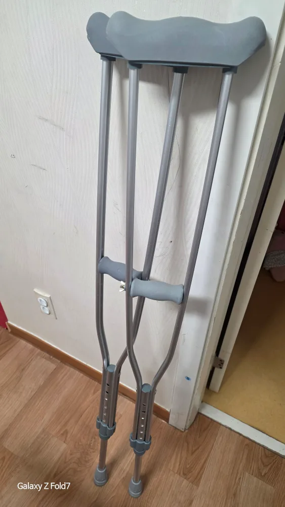 중고 목발 팔아요