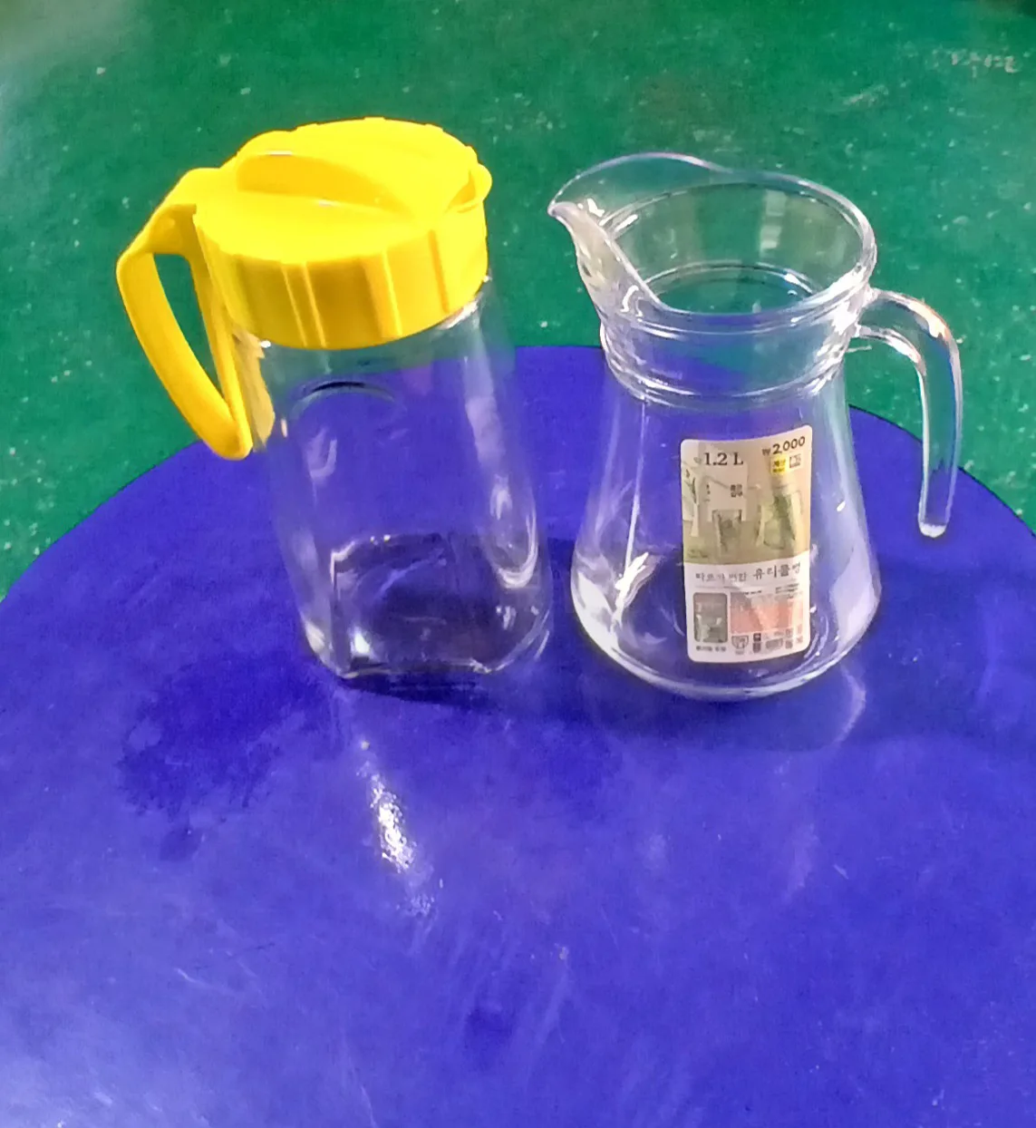 중고하나는새거유리 물병 2개일괄 (노란색 뚜껑 포함)