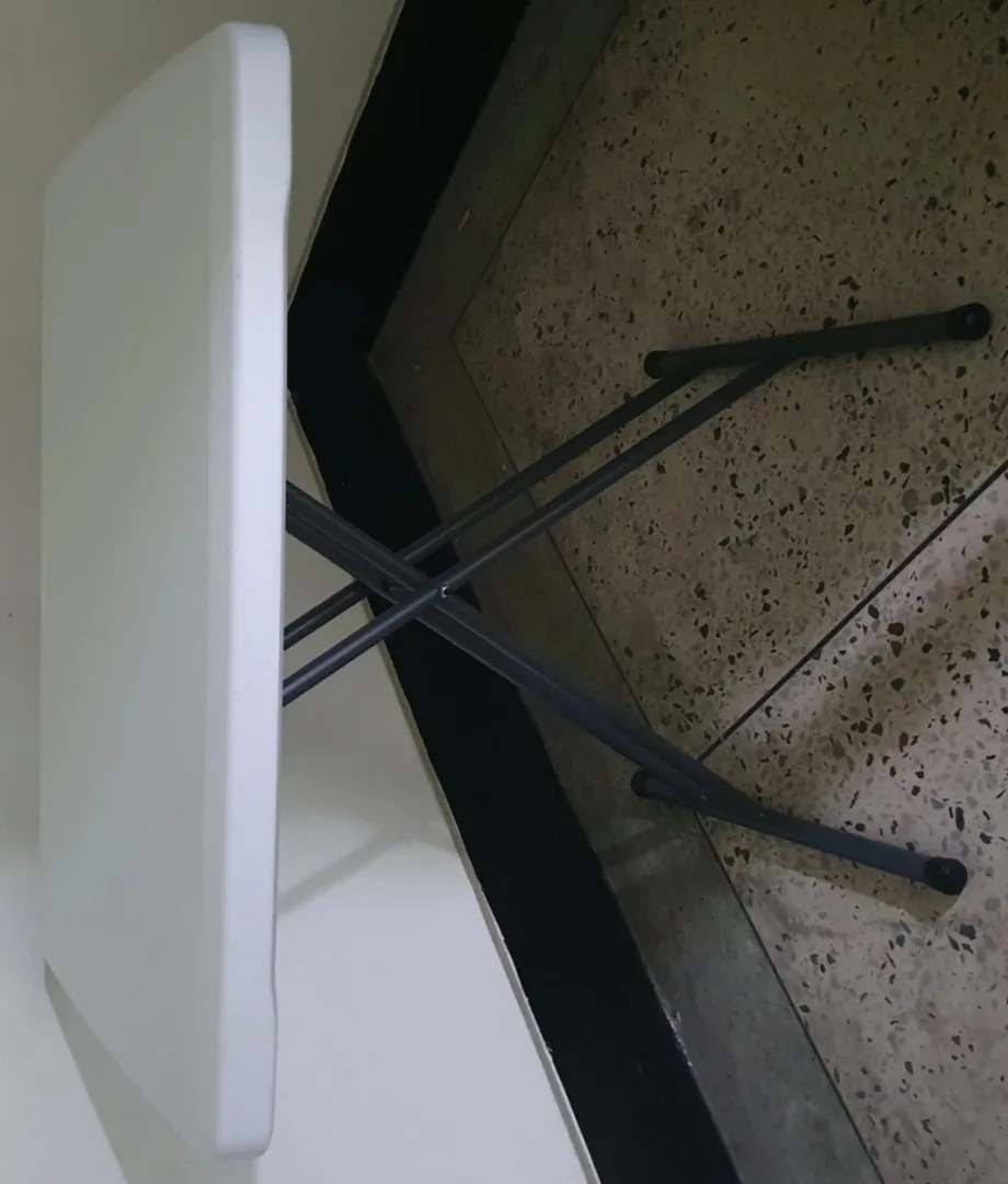 접이식 높이조절 3단 테이블 새거같은 중고입니ㅈ다  딱한번 사용했어요  깨끗하고 튼튼하고  실용적입니다