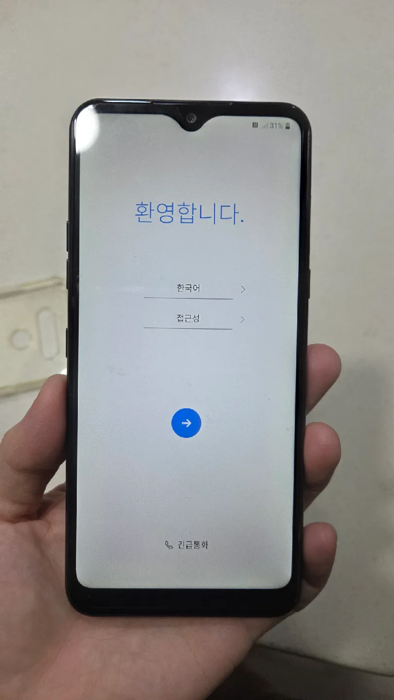 LG Q510N 블랙 중고폰 배터리 살짝 부풀음