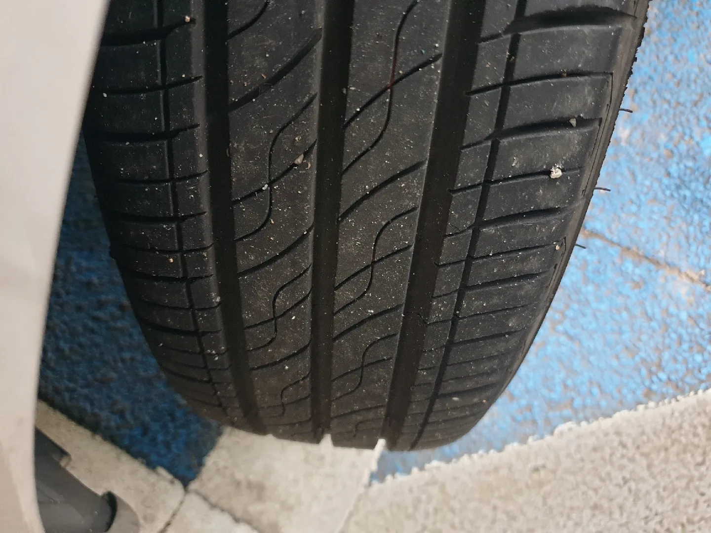 15인치 중고타이어 판매 185 65 15r 솔루스ta21 2개 신품수준