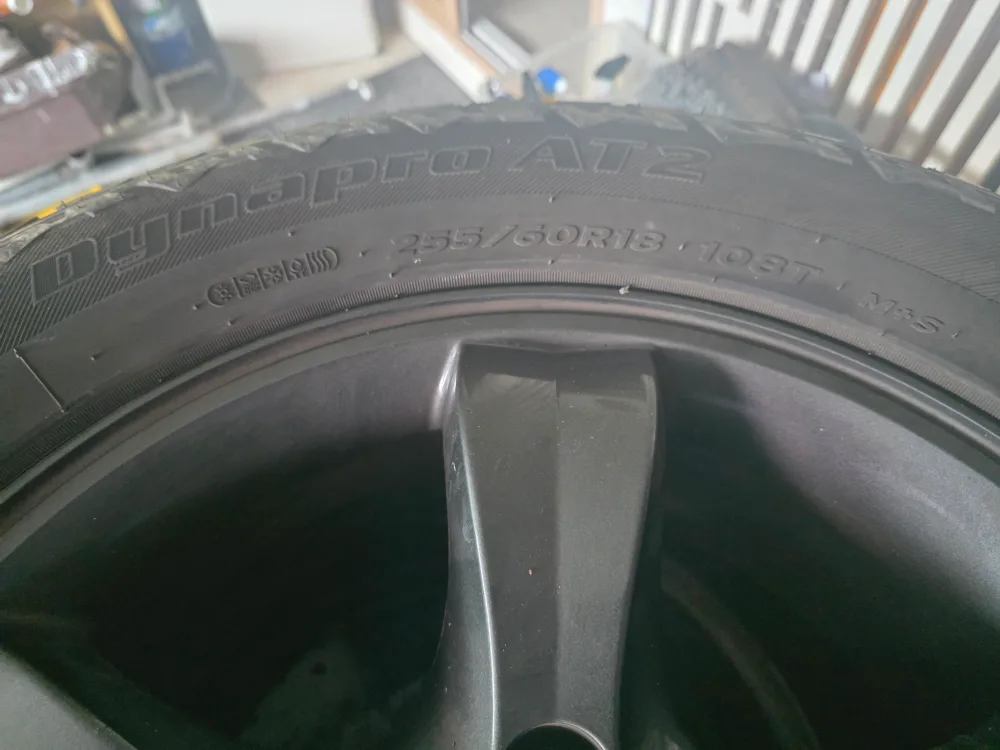 중고 타이어 휠포함해서 팝니다