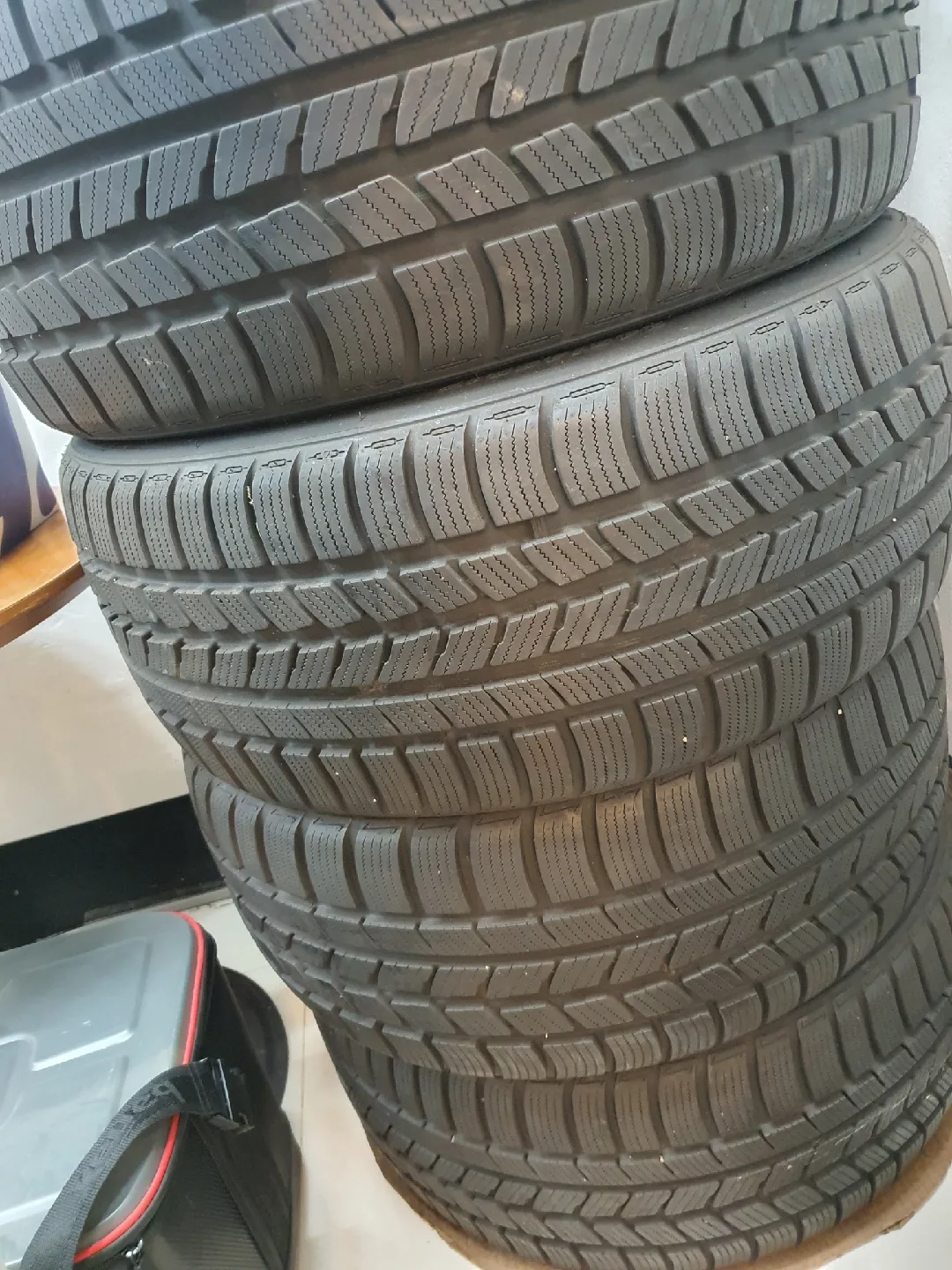 중고 타이어 판매합니다.