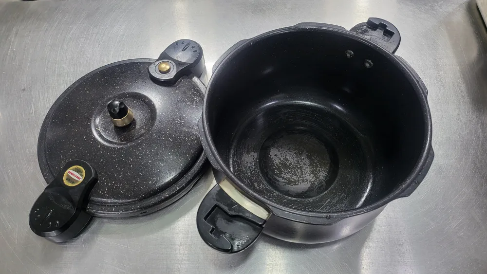 세라믹스 압력솥 블랙 중고