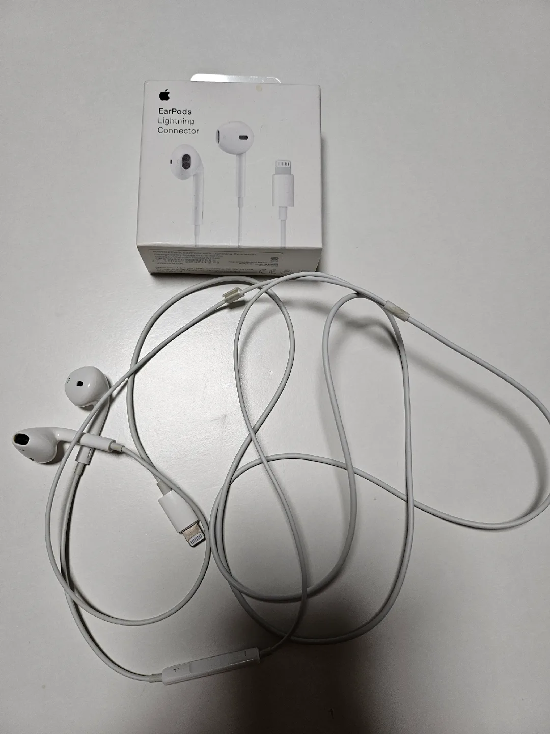 ⭐️이어팟 라이트닝 8핀(미개봉 새상품 + 중고 1개 추가)