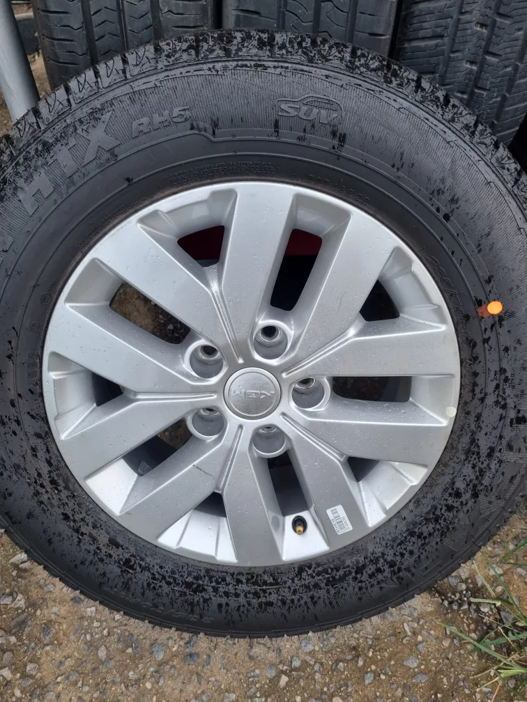 중고 휠타이어 렉스턴 칸 탈착 235/70R17 한대분