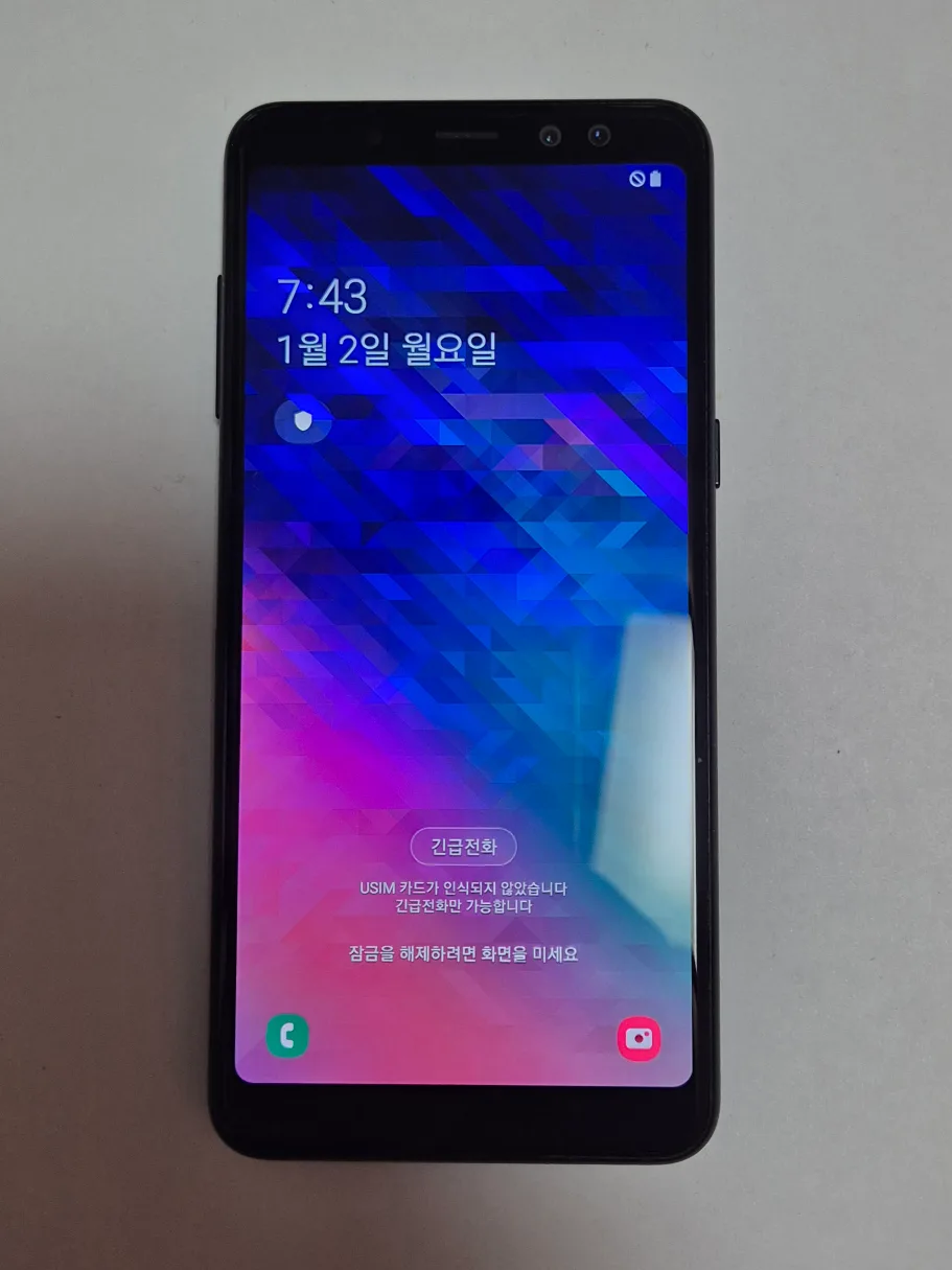 삼성 갤럭시 A8 2018 블랙 32GB 중고 판매합니다