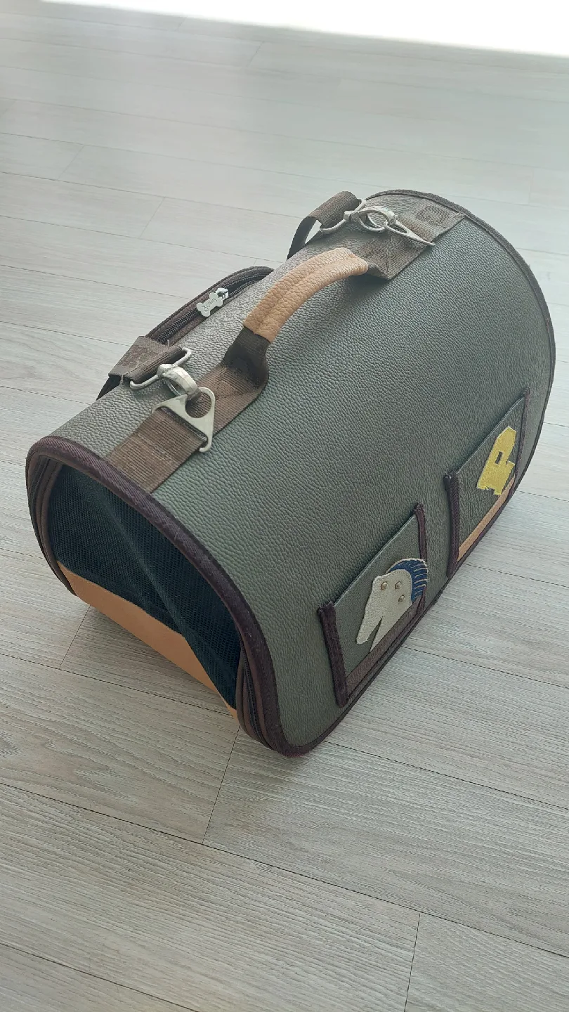 파리스독 강아지 이동 가방 카키색(중고품)