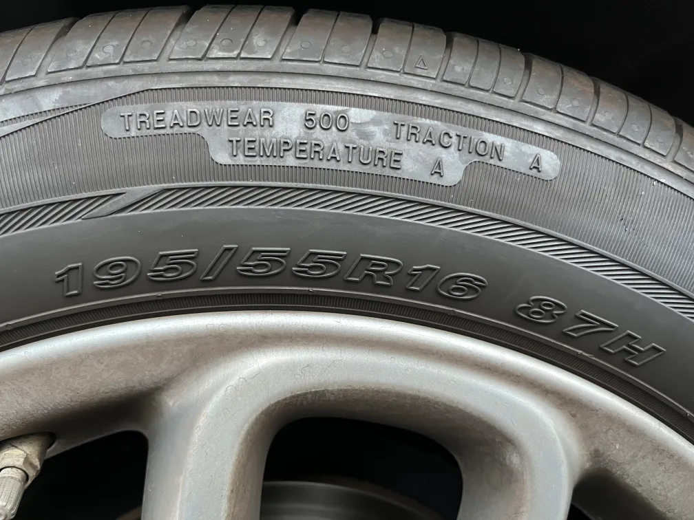 금호타이어 윈터타이어 195/55R16 중고4짝