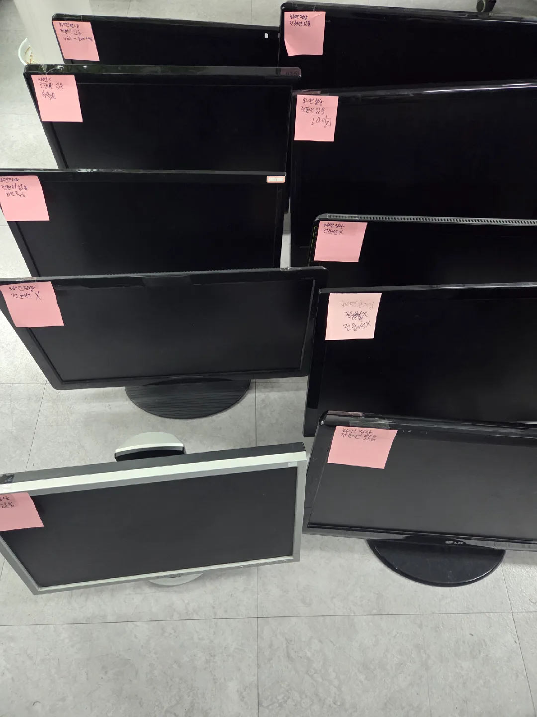 중고 모니터 여러 대 저렴하게 팔아요!