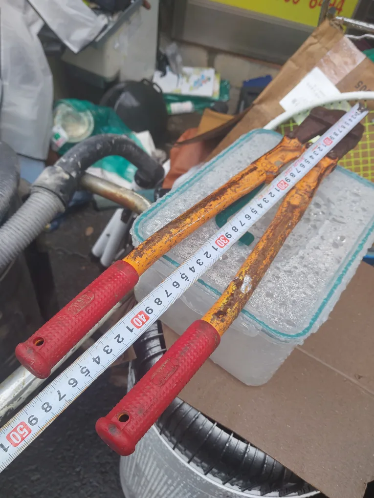 중고 입니다 상태 별로 작동 잘됩니다 ARM 철제 절단기