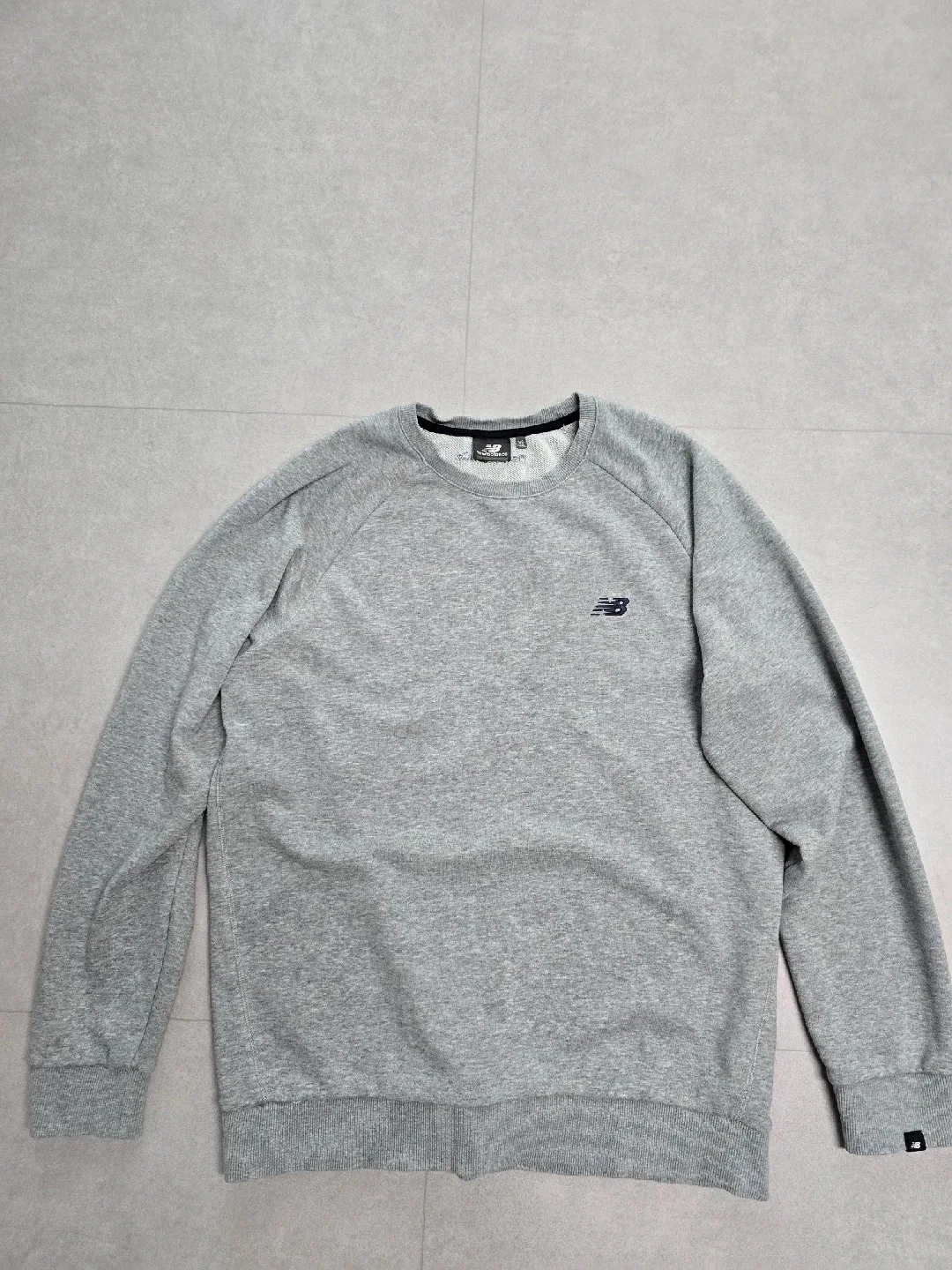 (중고판매)뉴발란스 남성 그레이 맨투맨