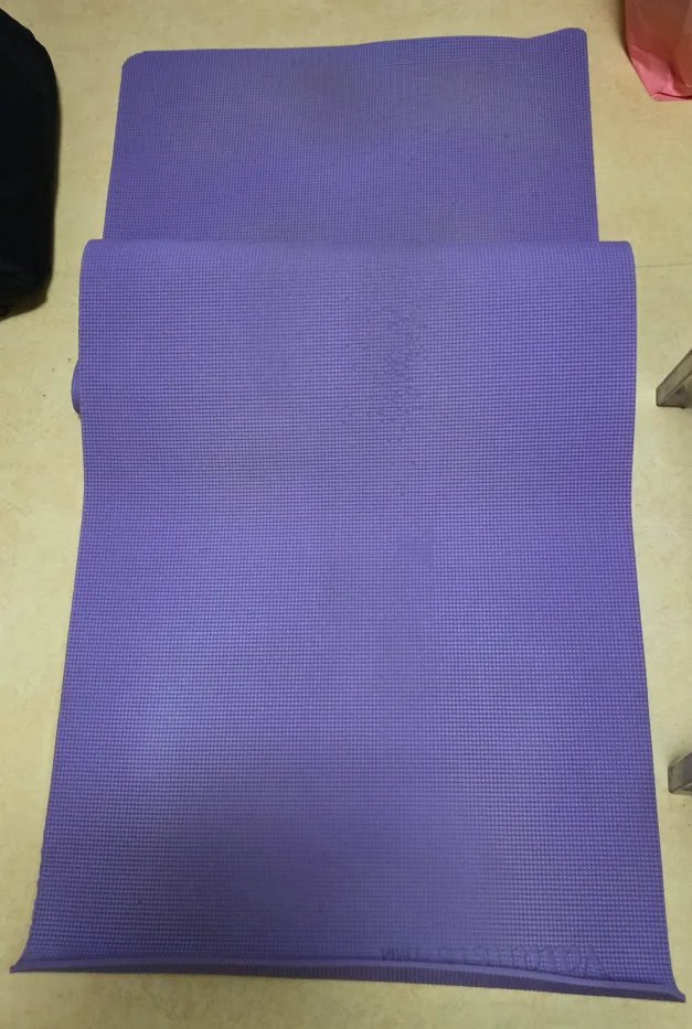 [급처분] Valansis 보라색 요가매트 급처분합니다!! 사용감이 있어 싸게 판매해요~ 설명과 사진참고 -> 중고